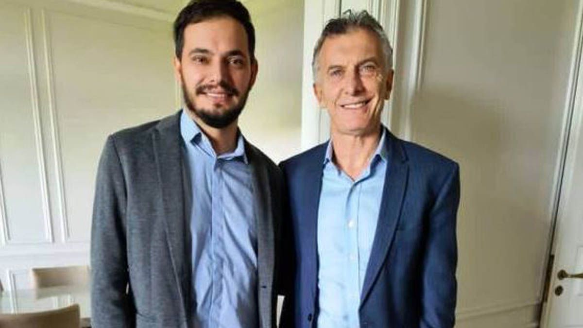 El lujanino Álvaro Martínez junto a Mauricio Macri.