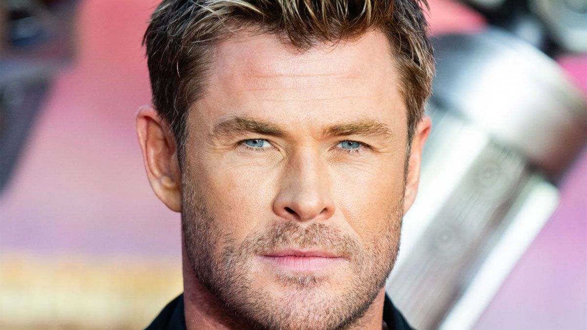 El actor Chris Hemsworth interpreta a Steve Abnesti en la película de Netflix.