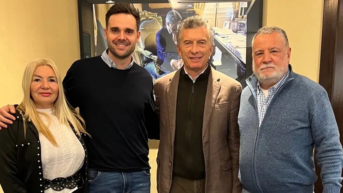 Los legisladores provinciales Lula Balsells-Miró, Gabriel Pradines y Martín Rostand rodearán a Mauricio Macri en su visita a Mendoza. Los legisladores provinciales Lula Balsells-Miró, Gabriel Pradines y Martín Rostand rodearán a Mauricio Macri en su visita a Mendoza.