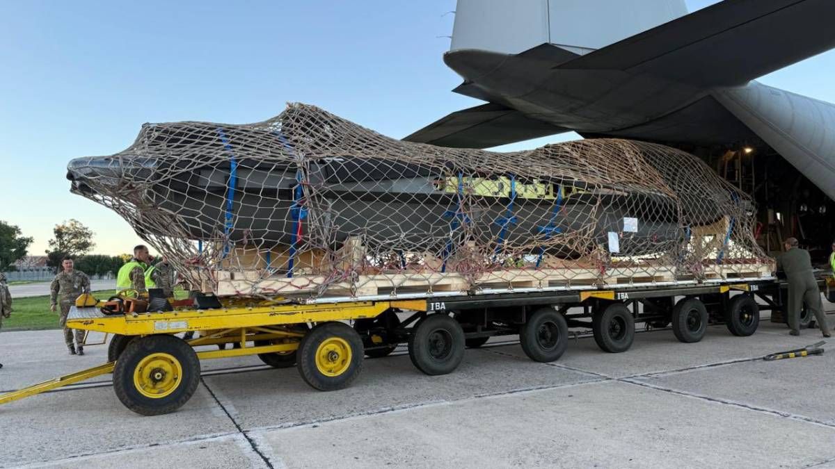 El Ministerio de Defensa, al mando del mendocino Luis Petri, compró 24 aviones de combate F-16 a Dinamarca en abril pasado. Este fin de semana llegó el primero.