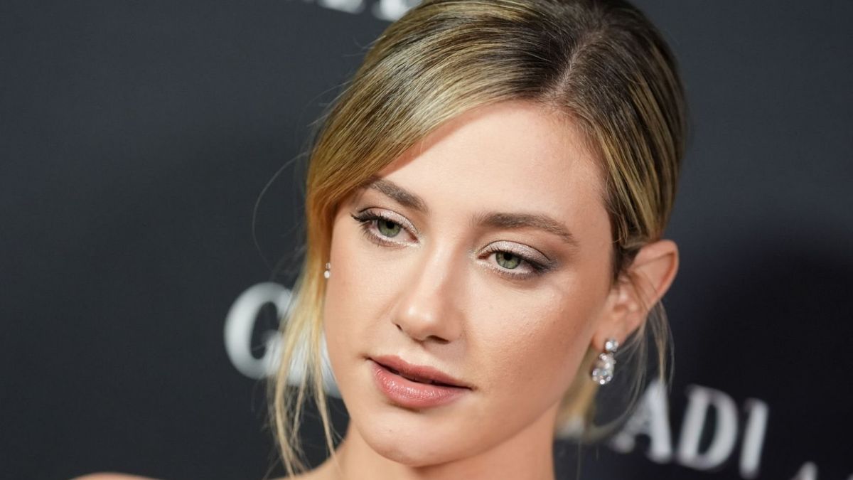 Lili Reinhart es la protagonista de esta comedia dramática de Netflix. 