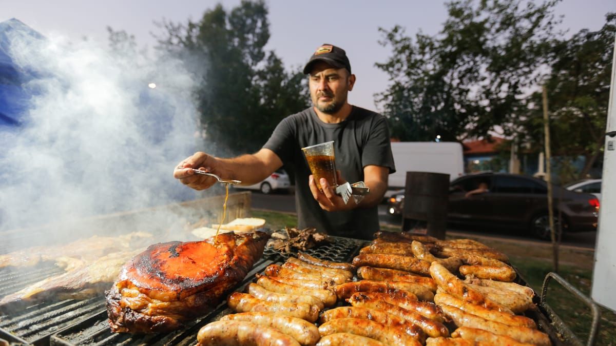 Hasta venden unos ricos choripanes en la Feria del Juguete. Hasta venden unos ricos choripanes en la Feria del Juguete.