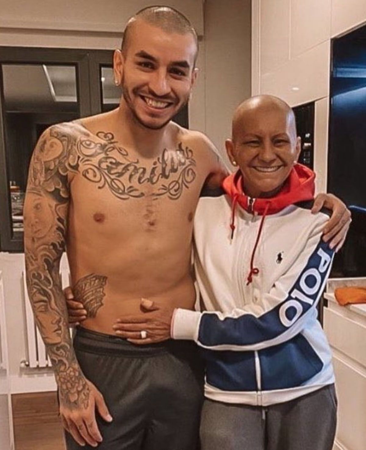 Ángel Correa junto a su madre Marcela quien falleció este jueves