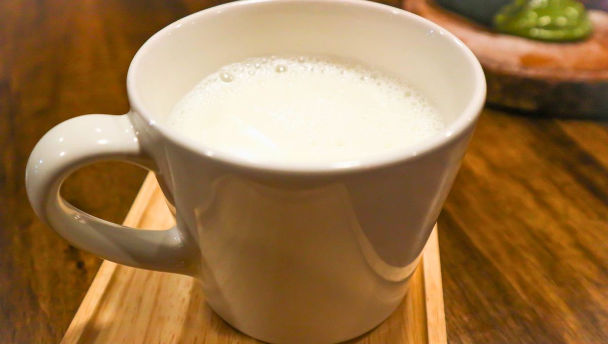 Con un poco de leche, puedes crear una trampa ideal para las moscas.&nbsp;