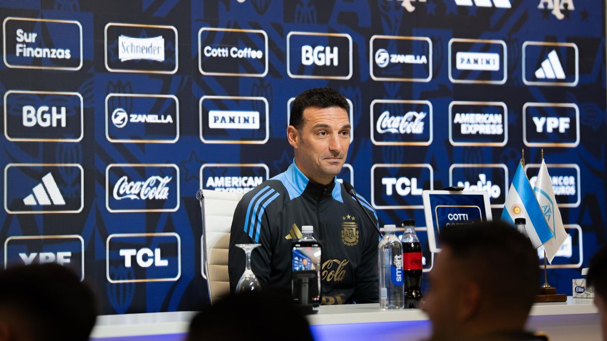Lionel Scaloni en conferencia de prensa.