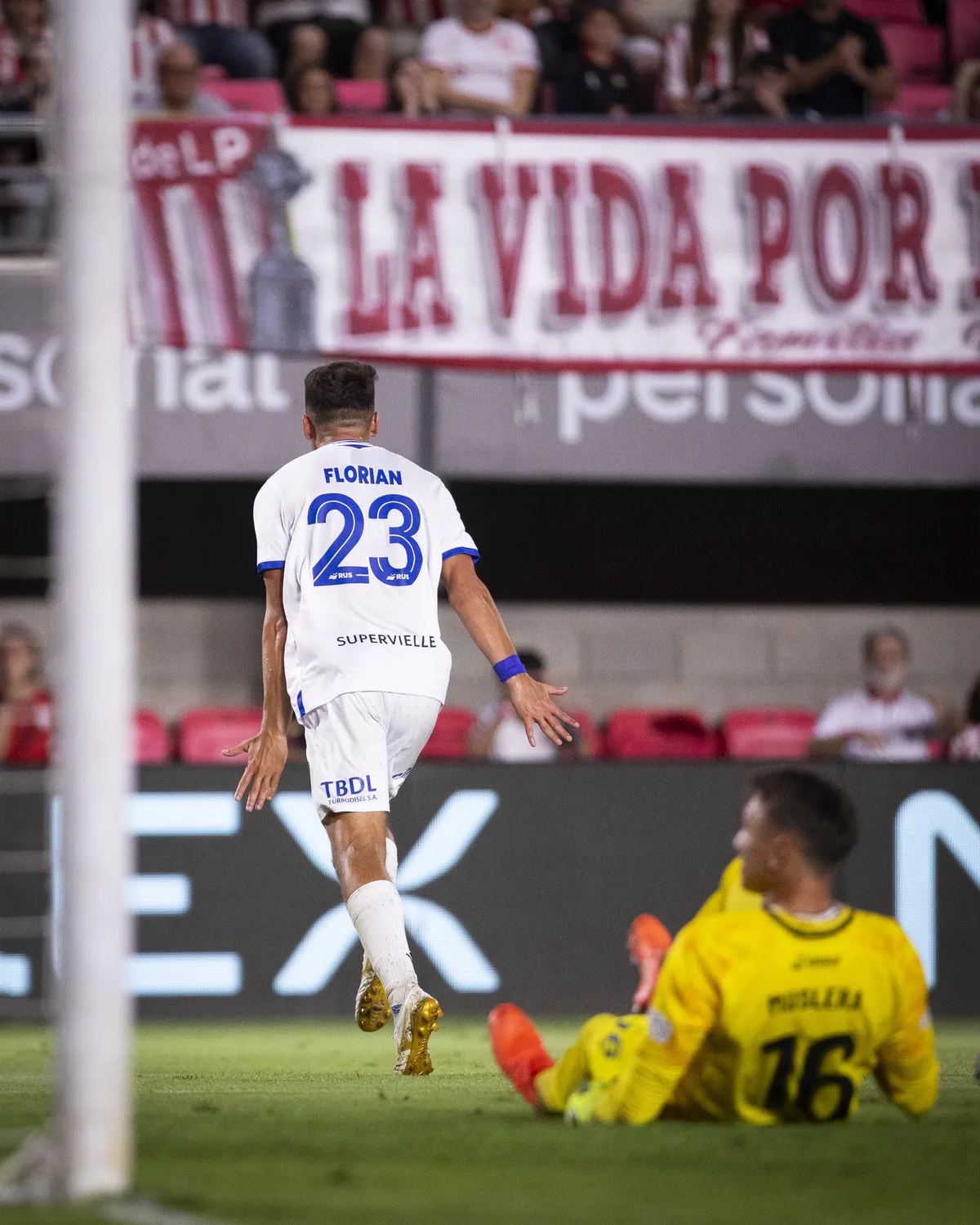 V&eacute;lez le gan&oacute; a Estudiantes y lidera el Torneo Apertura.