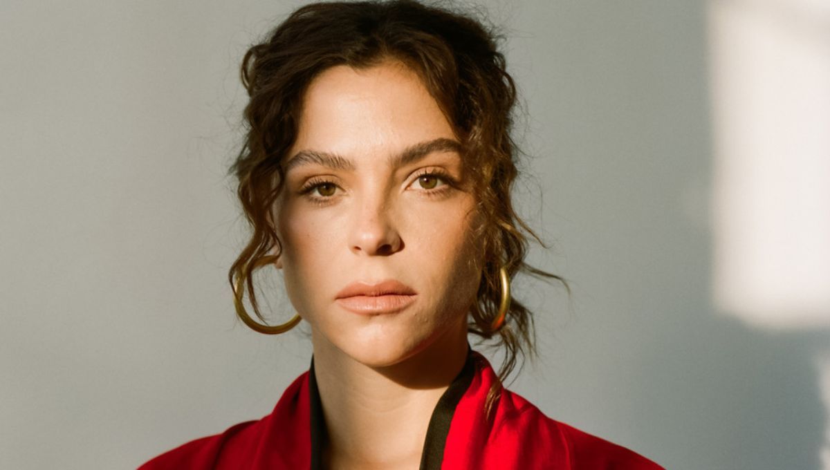 Está en Netflix, tiene 8 capítulos y es una gran serie colombiana