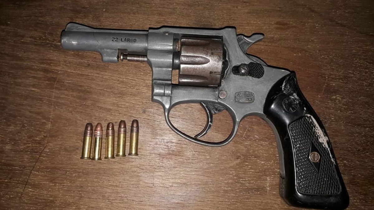 Una de las armas secuestradas en los operativos realizados en el Gran Mendoza.