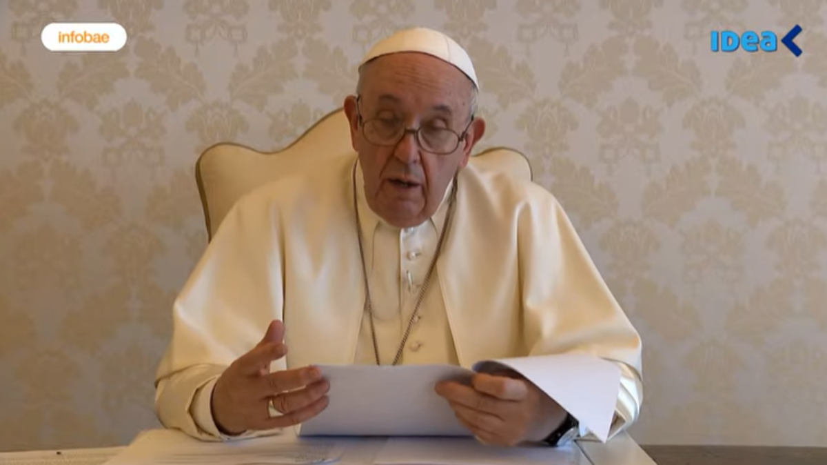 Fancisco durante el mensaje en el Coloquio de Idea.