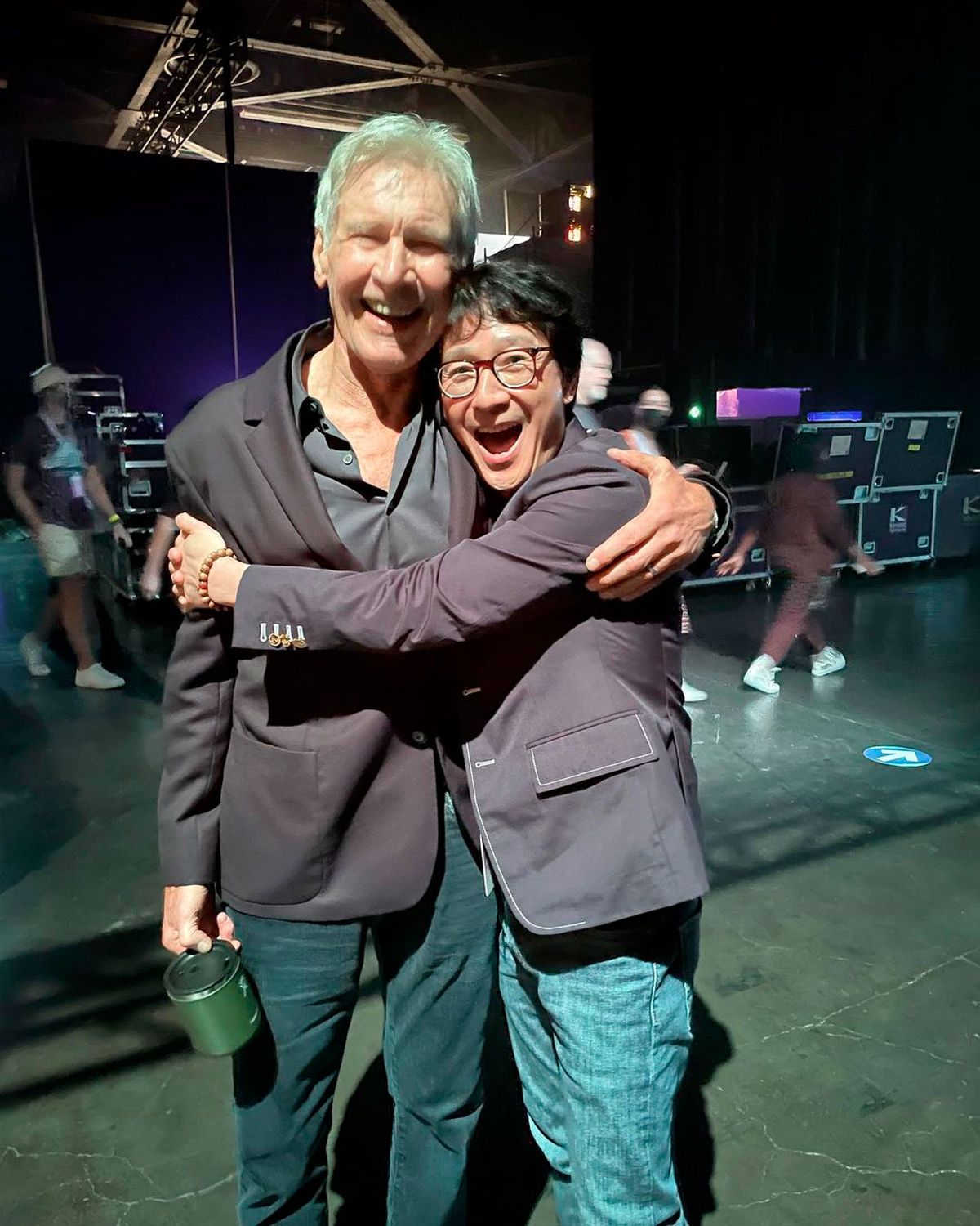 Harrison Ford y Ke Huy Quan se fotografiaron en la exposición anual de Disney D23. Harrison Ford y Ke Huy Quan se fotografiaron en la exposición anual de Disney D23.