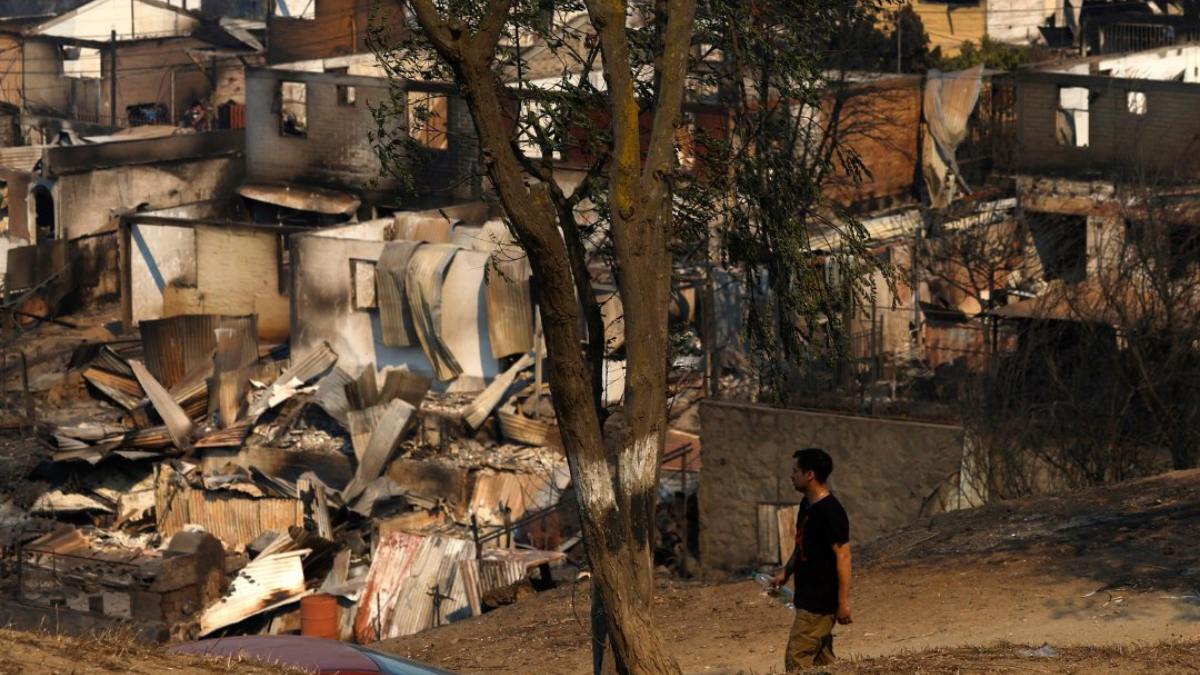 Más de 3.000 viviendas se quemaron,. La ministra de interior confirmó que hay indicios de que los incendios han sido intencionales. Más de 3.000 viviendas se quemaron,. La ministra de interior confirmó que hay indicios de que los incendios han sido intencionales.