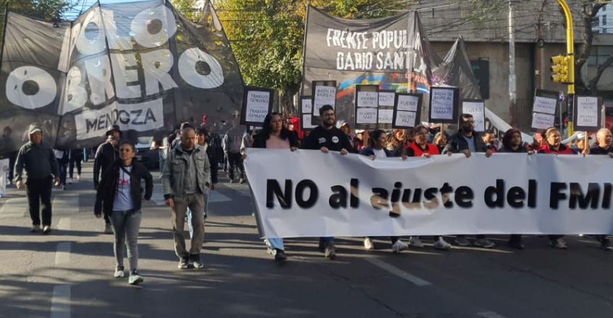 La Ciudad de Mendoza volvió a ser en estos días escenario de cortes totales en sus principales calles ordenados por&nbsp; el Polo Obrero y otros referentes de los piqueteros.&nbsp; 