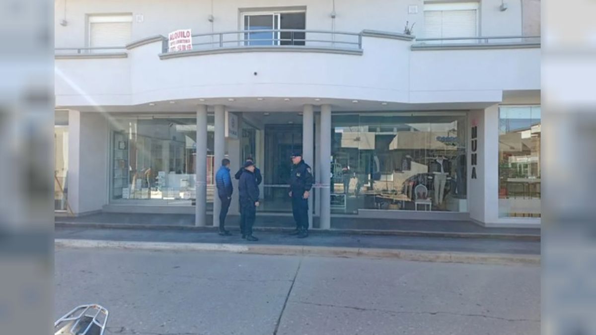 Femicidio: una mujer fue asesinada en la puerta de su trabajo por su expareja, quien se suicidó