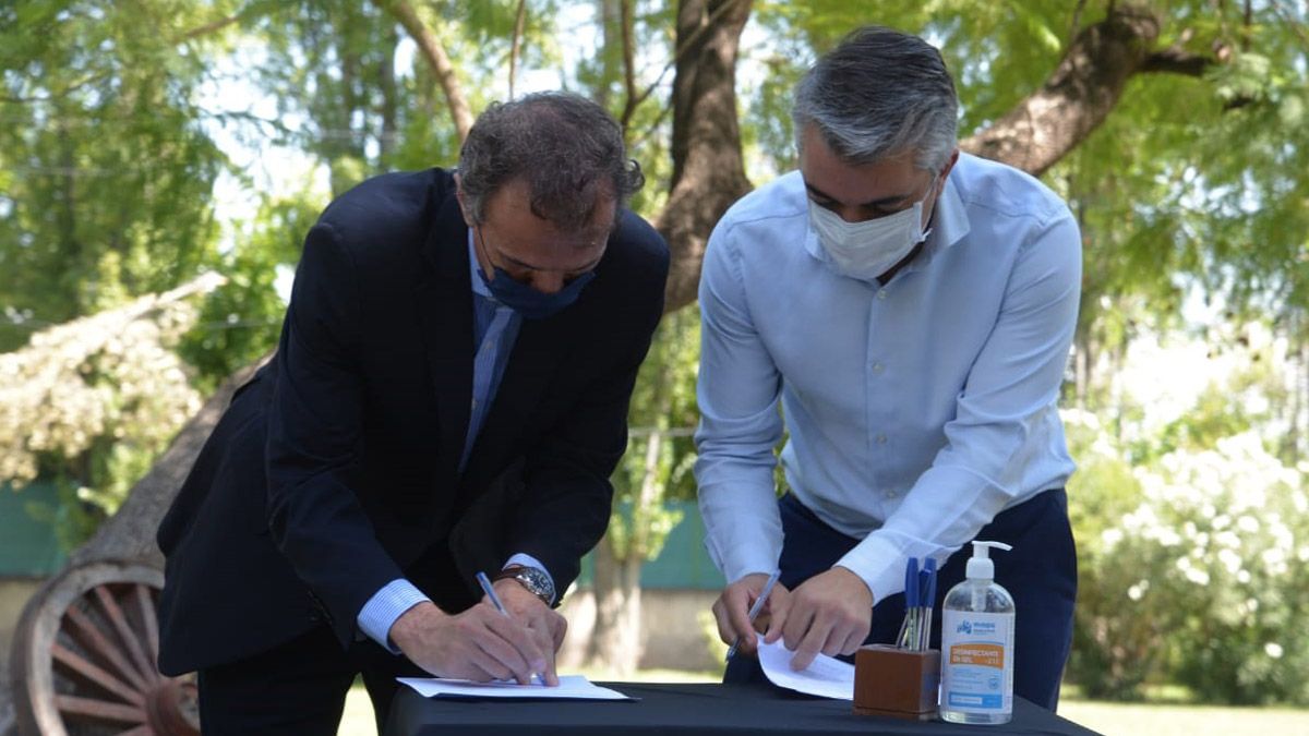 El ministro Katopodis junto al intendente de Luján, Sebastián Bragagnolo.