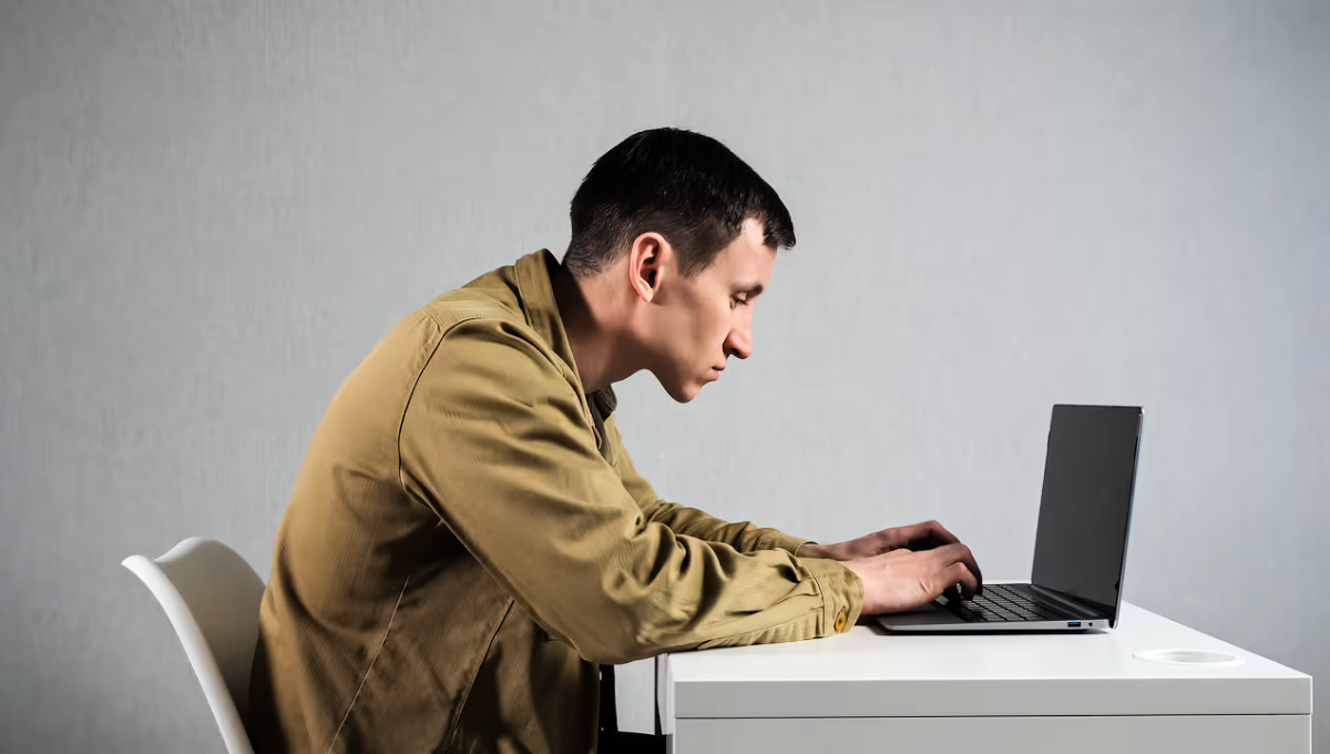 La joroba es una afección en el cuerpo que suele producirse por malos hábitos posturales o sedentarismo La joroba es una afección en el cuerpo que suele producirse por malos hábitos posturales o sedentarismo