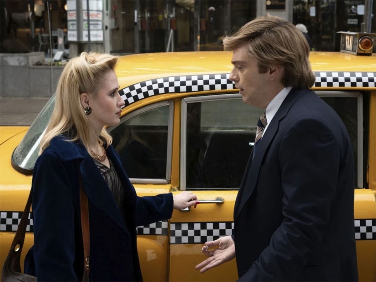 El aprendiz también aborda la conflictiva relación entre Donald Trump y su primera esposa, Ivana. El aprendiz también aborda la conflictiva relación entre Donald Trump y su primera esposa, Ivana.