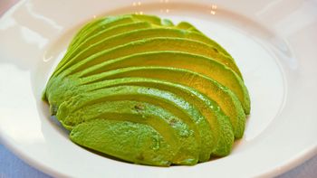 ¿Por qué la palta que compraste tiene consistencia gomosa o rígida?