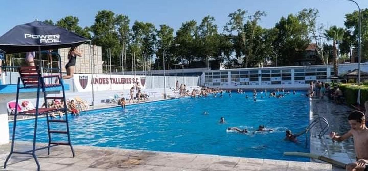 Desde el mes pasado que el club Andes Talleres está con preinscripción para su escuela de verano y ya tiene más de la mitad del cupo completo. Desde el mes pasado que el club Andes Talleres está con preinscripción para su escuela de verano y ya tiene más de la mitad del cupo completo.