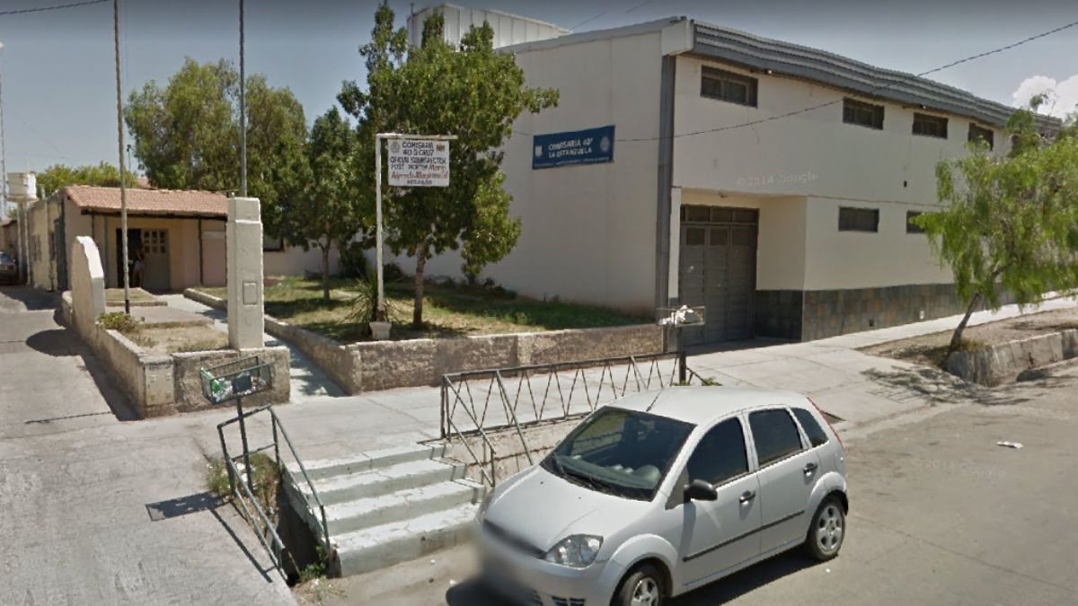 El trabajo en unas cortinas que realizó un artesano y que fue a entregar a la zona Oeste de Godoy Cruz terminó en el asalto y robo de la moto. La denuncia fue realizada en la Comisaría 40°, del barrio La Estanzuela.