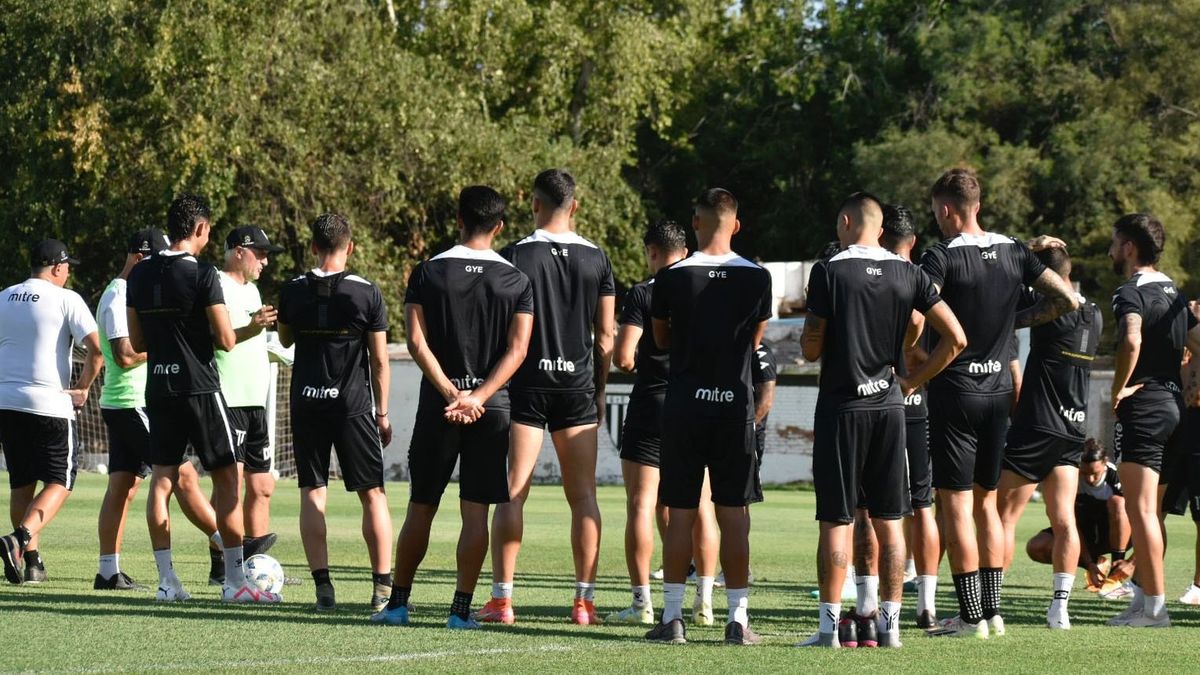 Gimnasia y Esgrima se prepara para su debut ante Defensores de Belgrano, en el estadio Víctor Legrotaglie.