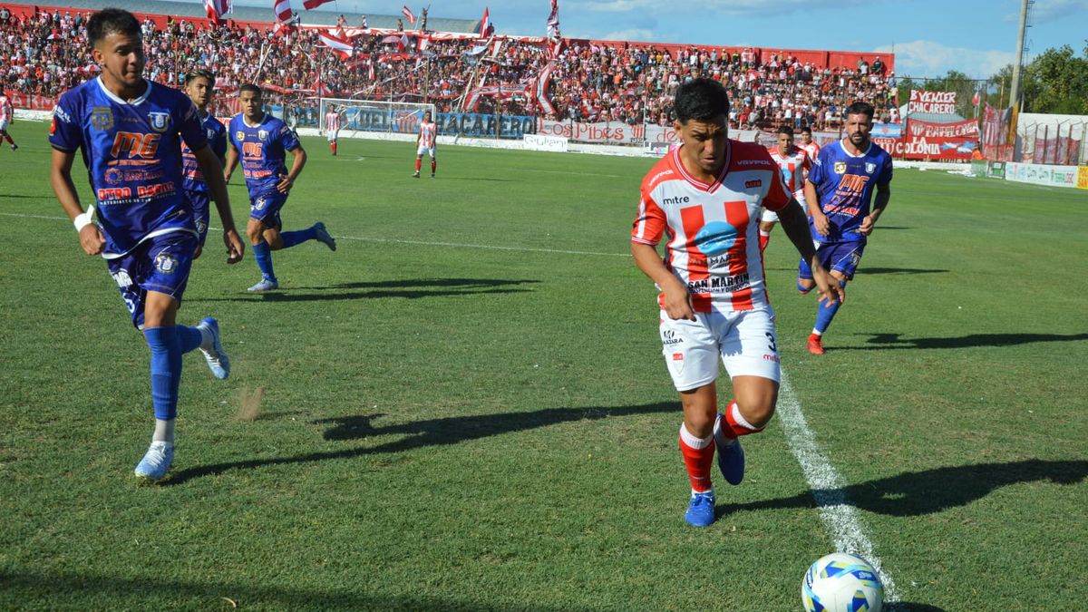 Nicolás Inostroza marcó el tercer gol del Chacarero, con una definición tremenda de tiro libre.