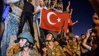 Más de 160 muertos durante golpe de Estado abortado en Turquía