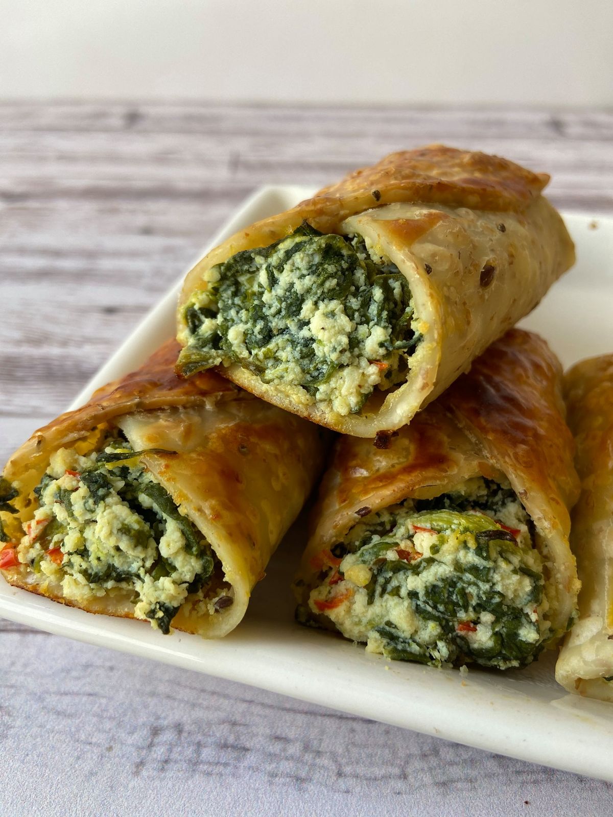 Los rolls de espinaca y queso se preparan con una masa de tarta y un relleno cremoso. Foto: Facebook/Daireauxnutricion. Los rolls de espinaca y queso se preparan con una masa de tarta y un relleno cremoso. Foto: Facebook/Daireauxnutricion.