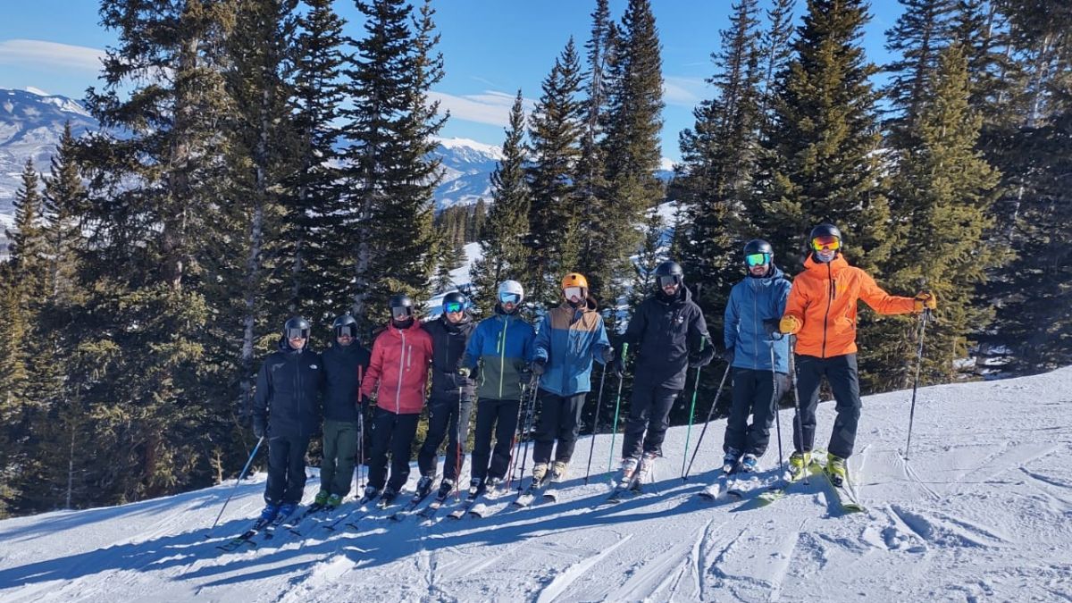 Argenteam. Este es el equipo completo, con su entrenador, que representará a nuestro país en una cita mundial de deportes de invierno.