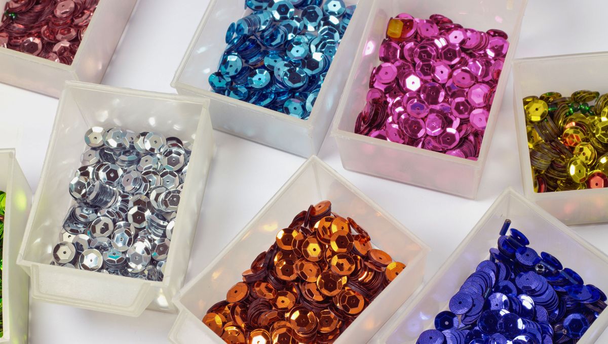 Las lentejuelas decoran cualquier prenda de ropa e incluso tapan piquetes