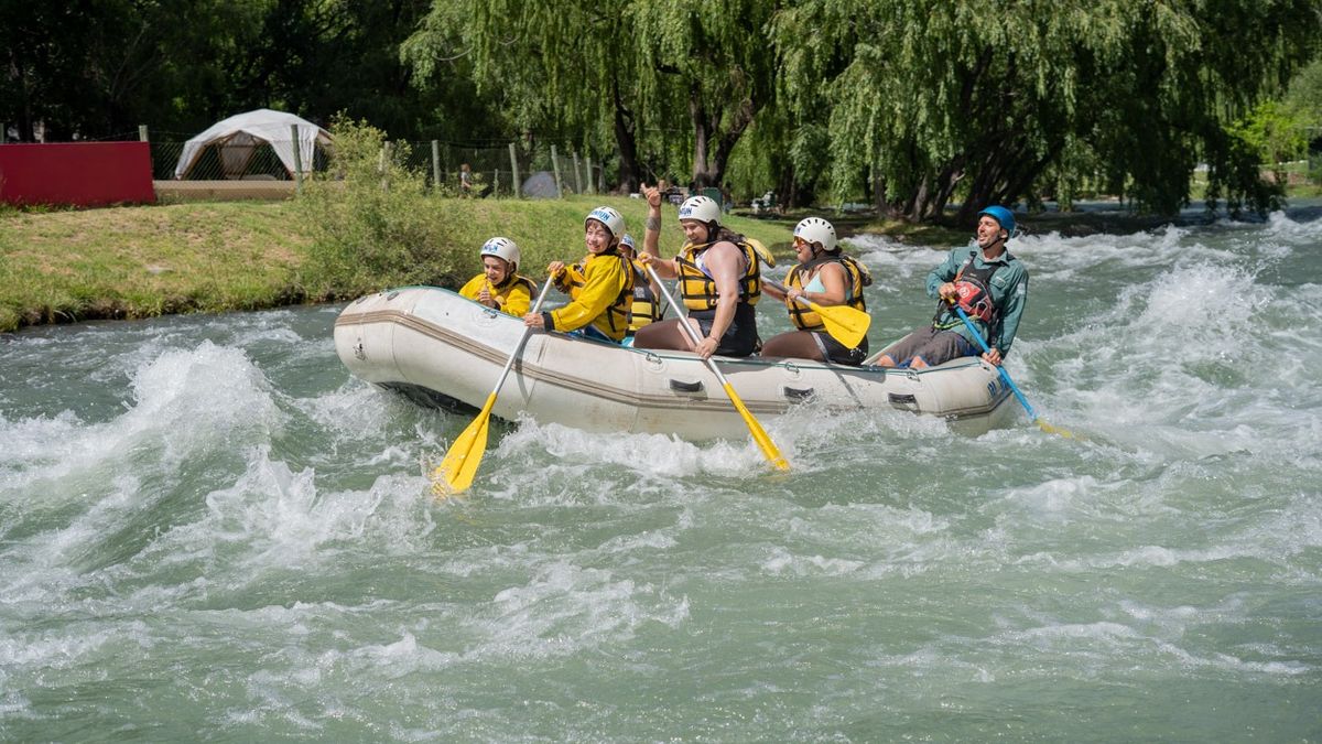 El rafting es otra de las opciones para pasar una tarde con amigos en Valle Grande. El rafting es otra de las opciones para pasar una tarde con amigos en Valle Grande.