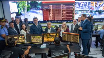 Ulpiano y Cornejo recorrieron el nuevo centro de videovigilancia que reúne 740 cámaras de seguridad Ulpiano y Cornejo recorrieron el nuevo centro de videovigilancia que reúne 740 cámaras de seguridad