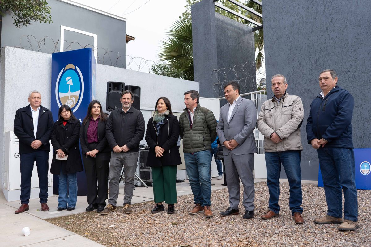 Autoridades del Gobierno y de la Municipalidad de Las Herasd estuvieron en la entrega de casas. Autoridades del Gobierno y de la Municipalidad de Las Herasd estuvieron en la entrega de casas.