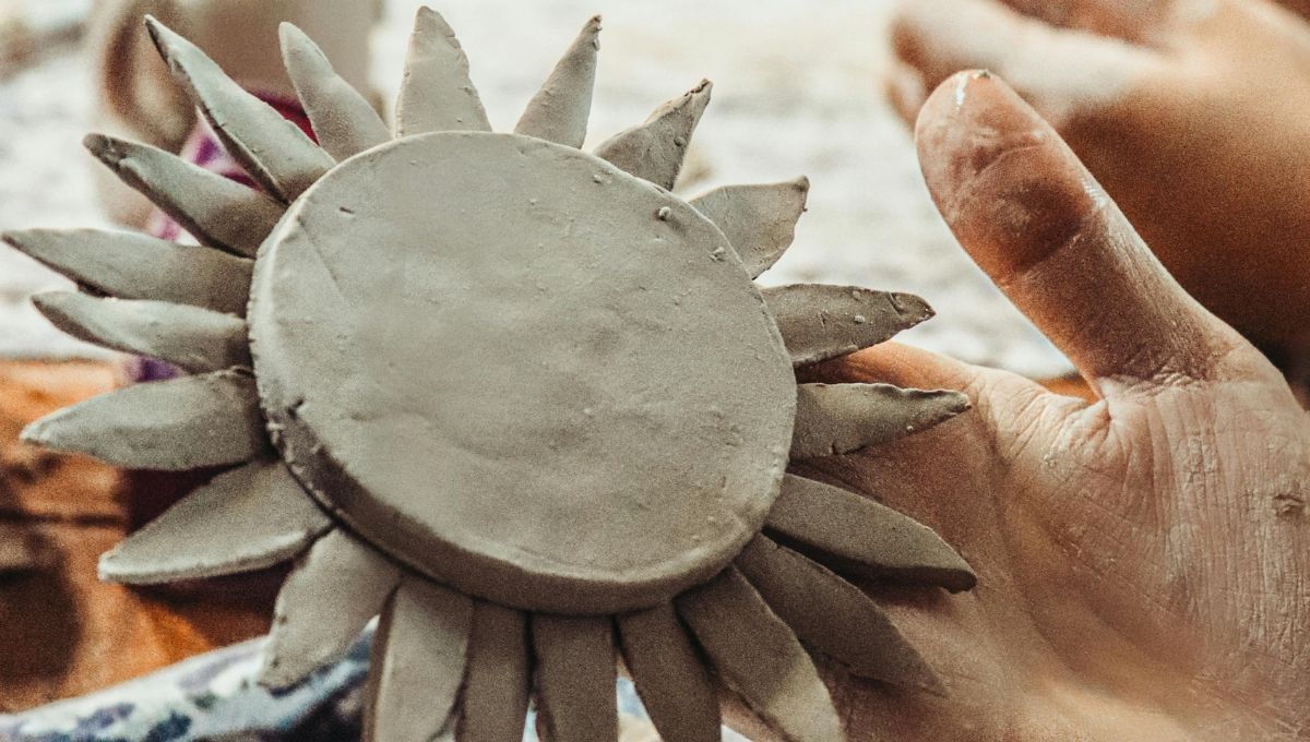 Con un poco de arcilla puedes crear un hermoso difusor de ambientes. 