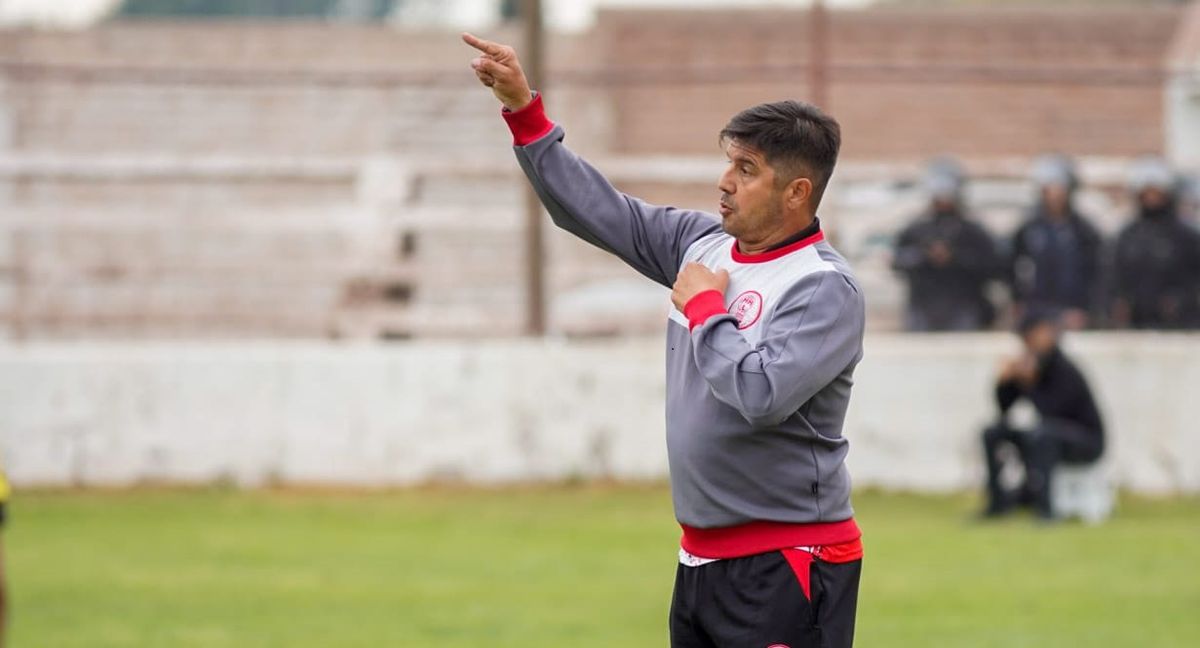 Alejandro Abaurre se fue conforme con el rendimiento de Huracán Las Heras ante Argentino de Monte Maíz.