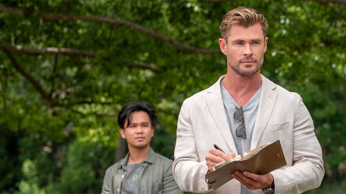 El actor Chris Hemsworth interpreta a Steve Abnesti en la película de Netflix.
