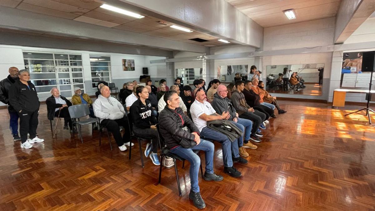 La presentación de la nueva CD se realizó en el Gimnasio N°3 de Capital. La presentación de la nueva CD se realizó en el Gimnasio N°3 de Capital.