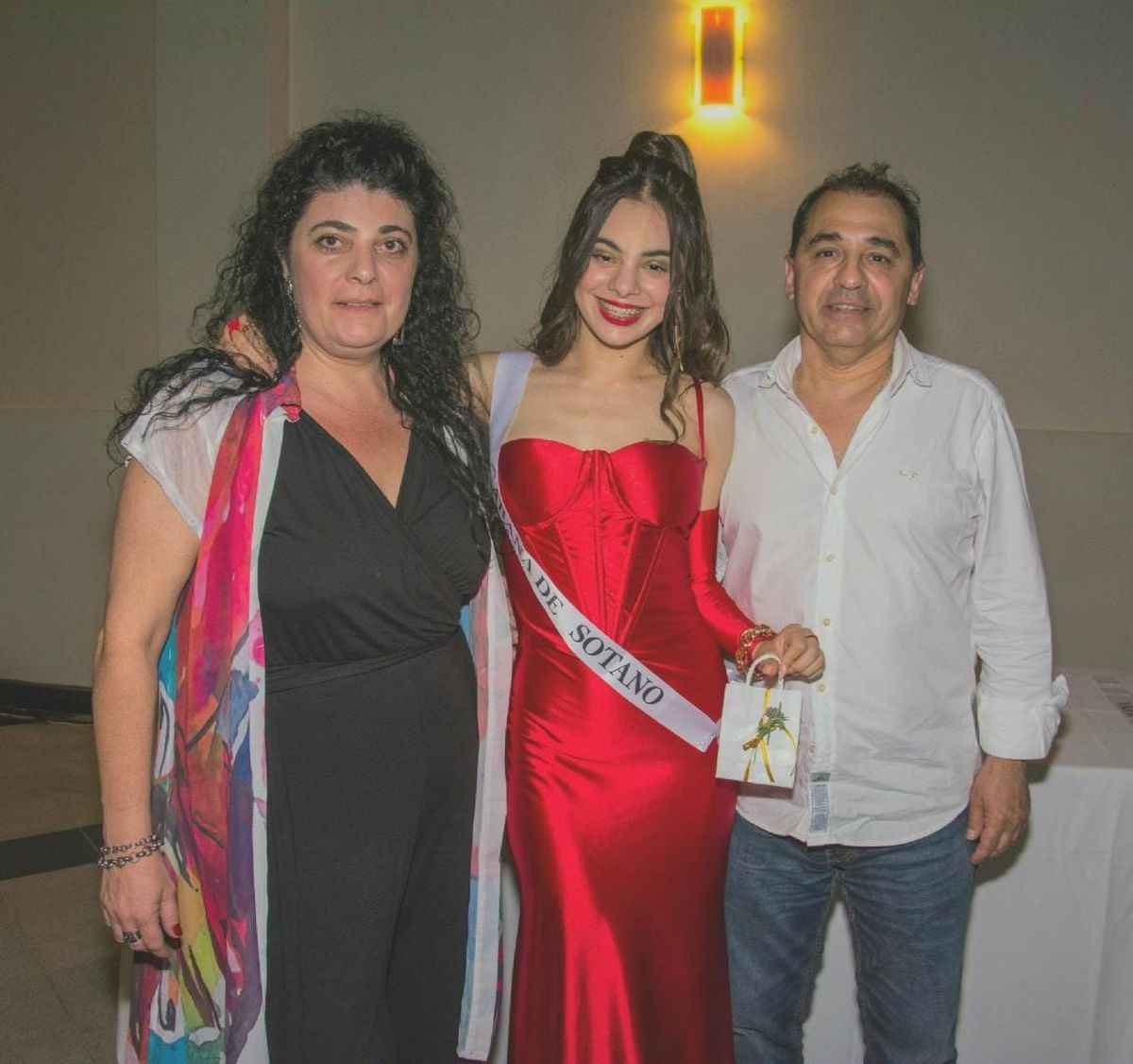 Foto familiar de Morena con su mamá Sandra Cabrera y su papá Gabriel Sánchez.