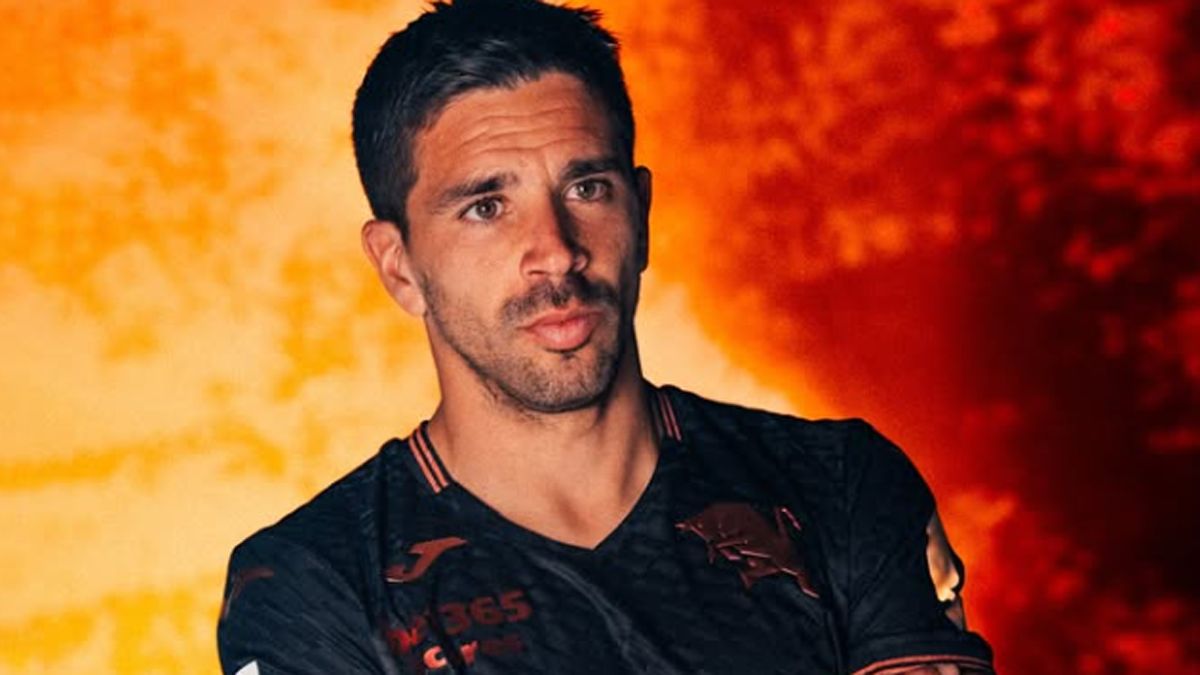 Cuánto vale la nueva camiseta del Torino en homenaje a River que fue presentada por Gio Simeone