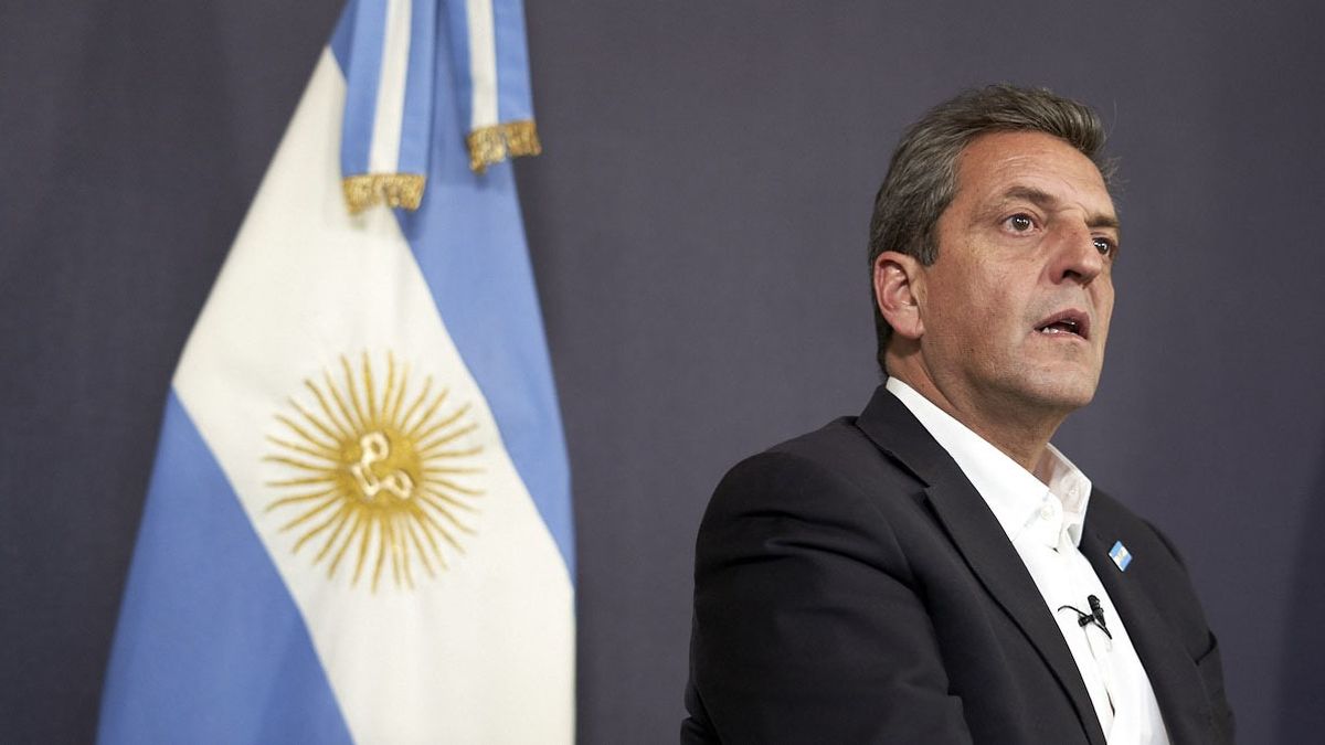 El verdugo "natural" del kirchnerismo se llama peronismo. ¿Será Sergio Massa quien encarne el nuevo "ismo" dentro de ese partido que no deja de sorprender? El verdugo "natural" del kirchnerismo se llama peronismo. ¿Será Sergio Massa quien encarne el nuevo "ismo" dentro de ese partido que no deja de sorprender?
