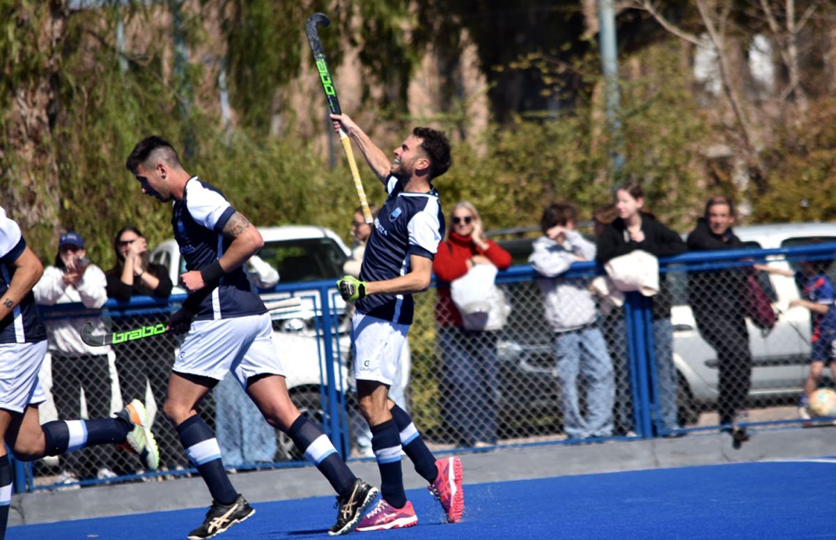 El seleccionado masculino de Mendoza ganó por cuarta vez el Argentino de selecciones mayores de hockey sobre césped. El seleccionado masculino de Mendoza ganó por cuarta vez el Argentino de selecciones mayores de hockey sobre césped.