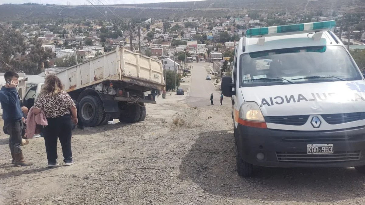 Tragedia. Un cami&oacute;n se desliz&oacute; y atropell&oacute; a su due&ntilde;o y falleci&oacute; en Comodoro Rivadavia.&nbsp;