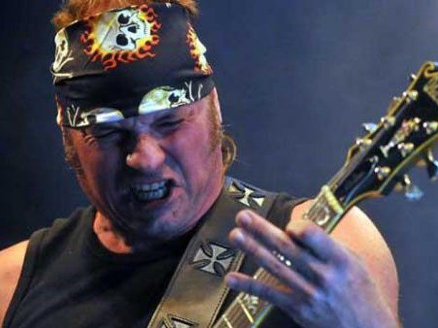 La Renga interrumpió un recital por una bengala