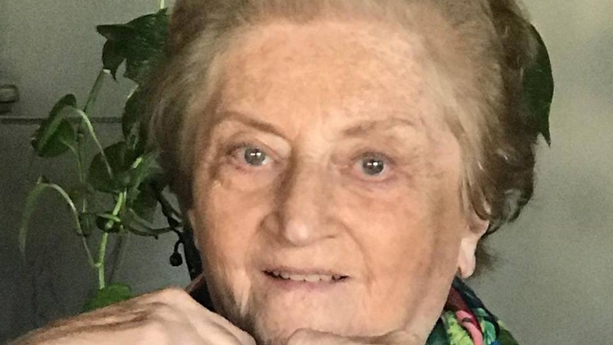 Elsa cumplió 98 años y lo festejó en Palmira. Es alegre, lúcida y amante del buen gusto. Elsa cumplió 98 años y lo festejó en Palmira. Es alegre, lúcida y amante del buen gusto.