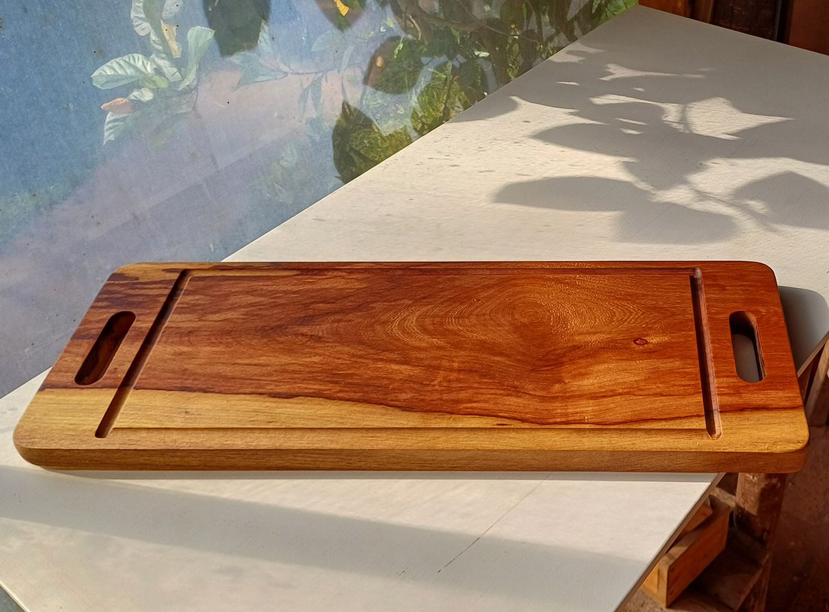 Si tu tabla de madera de la cocina se astill&oacute; o est&aacute; muy manchada, puede reciclarse de muchas maneras.&nbsp;