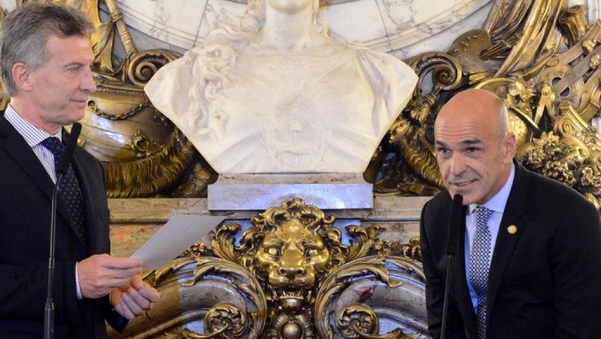 Denuncian a Macri y Arribas por venta irregular de armamento a funcionarios