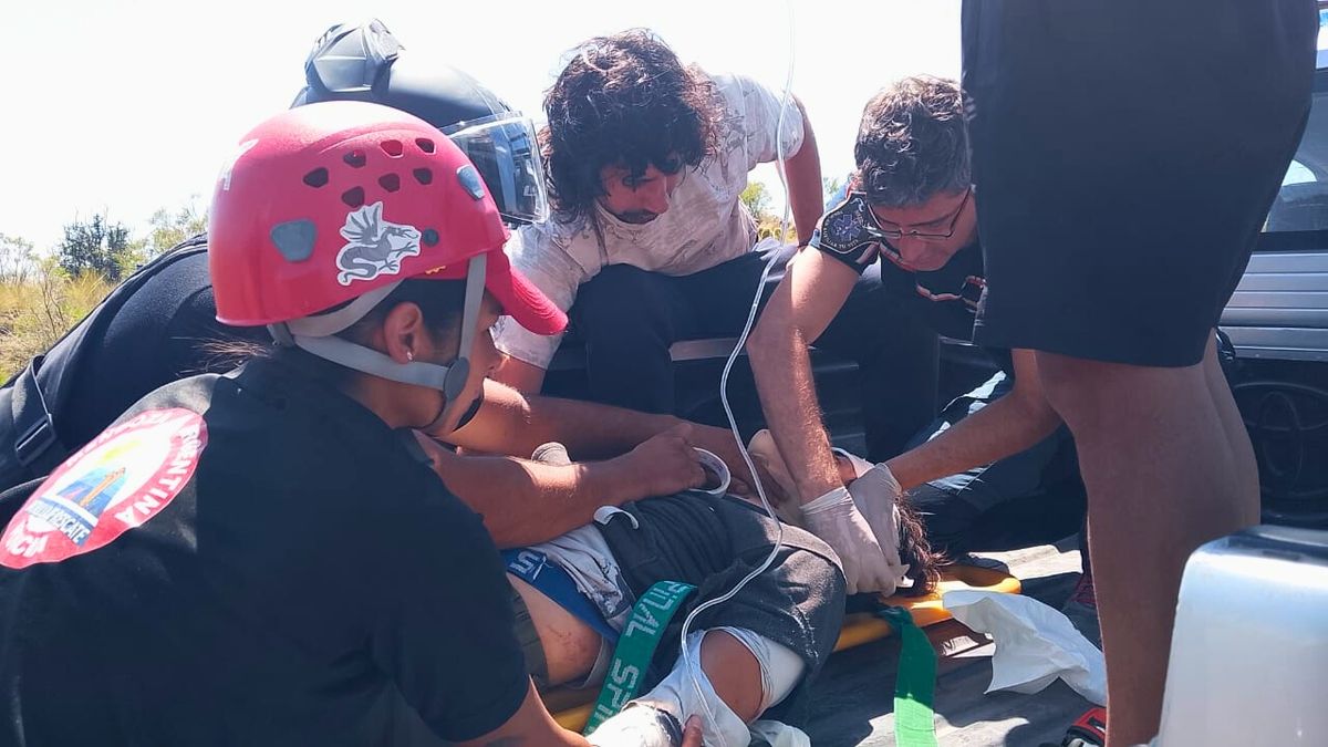 Tras el accidente, el hombre fue trasladado en helicóptero al Hospital Central.