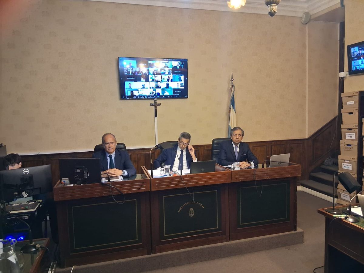 Hasta el 4 de diciembre, las audiencias de la causa de los Cuadernos serán transmitidas en vivo por el canal de YouTube de la Corte Suprema, donde se procederá a la lectura de los requerimientos de elevación a juicio. Hasta el 4 de diciembre, las audiencias de la causa de los Cuadernos serán transmitidas en vivo por el canal de YouTube de la Corte Suprema, donde se procederá a la lectura de los requerimientos de elevación a juicio.