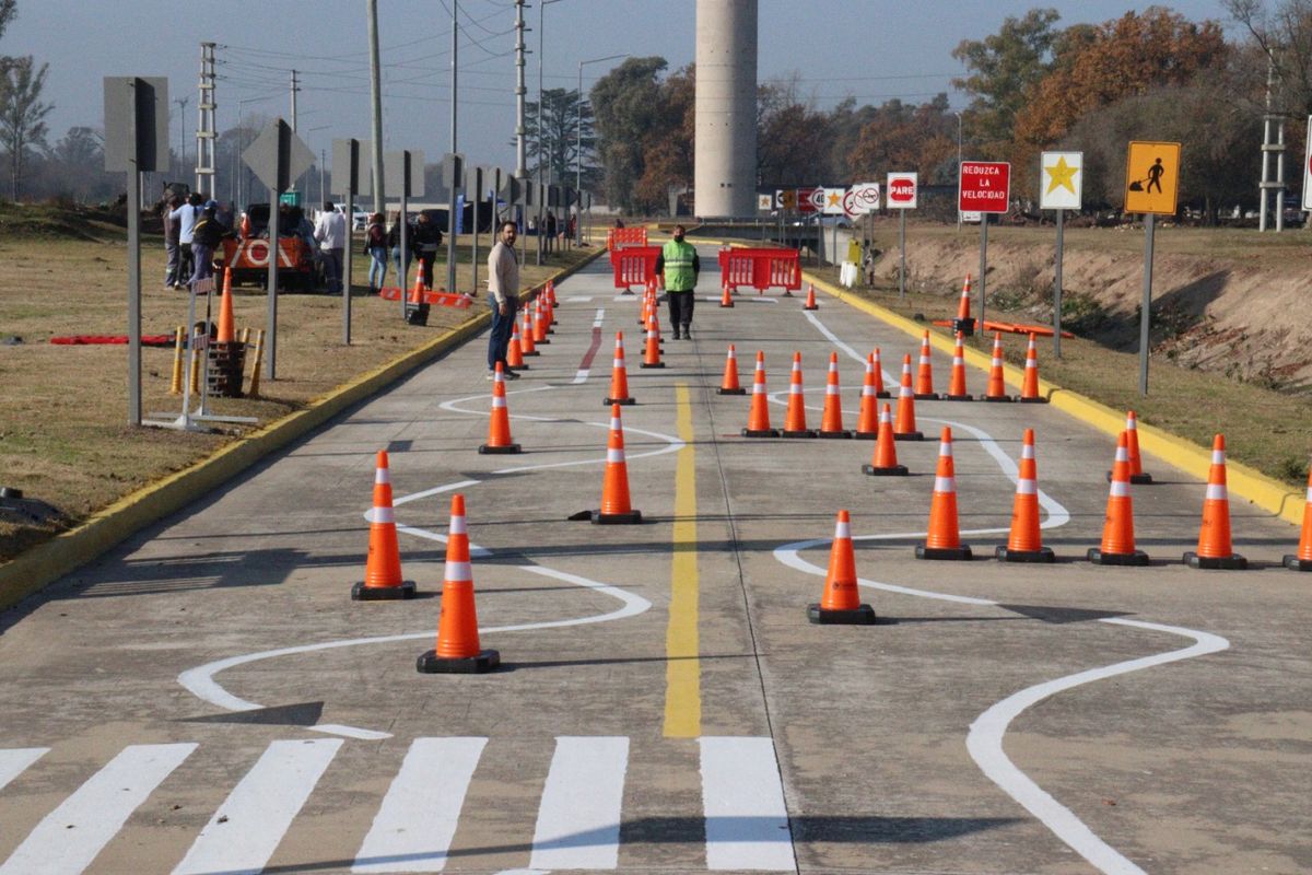 Muchos sitios ofrecen pruebas de manejo gratuitas para ayudarte a prepararte para el examen de manejo Muchos sitios ofrecen pruebas de manejo gratuitas para ayudarte a prepararte para el examen de manejo