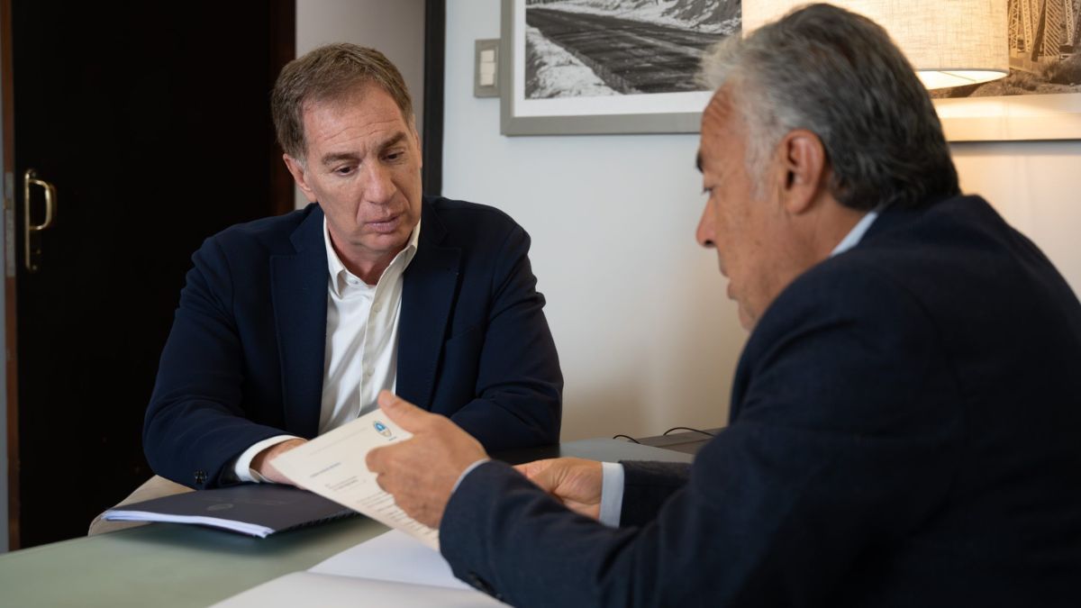 El ministro del Interior, Diego Santilli, pasó por Casa de Gobierno. En esa reunión con Alfredo Cornejo sacaron los trapitos al sol.