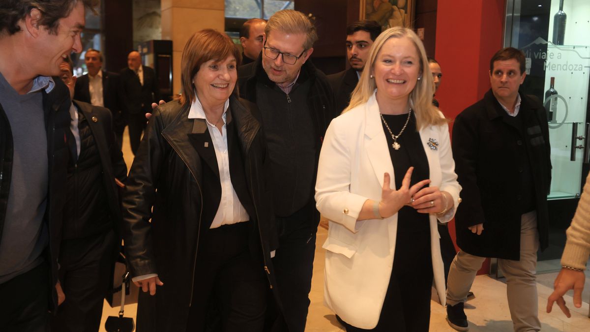 Patricia Bullrich llegó a Mendoza en medio de rumores de renuncia a la presidencia del bloque de LLA en el Senado